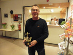 Henk Bakker met wijwaterbakje (voor in De Kelder??)